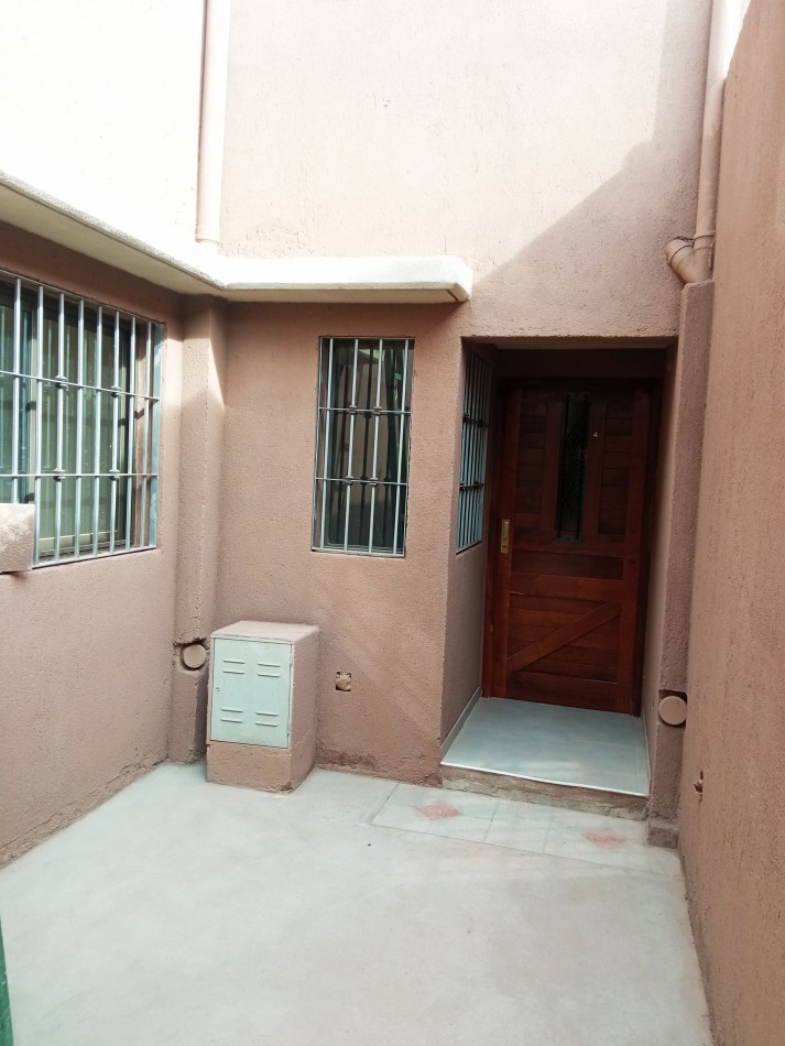 Es APTO CREDITO.Vendo Duplex a estrenar, espacioso estar comedor, cocina amoblada, patio exclusivo, cochera.