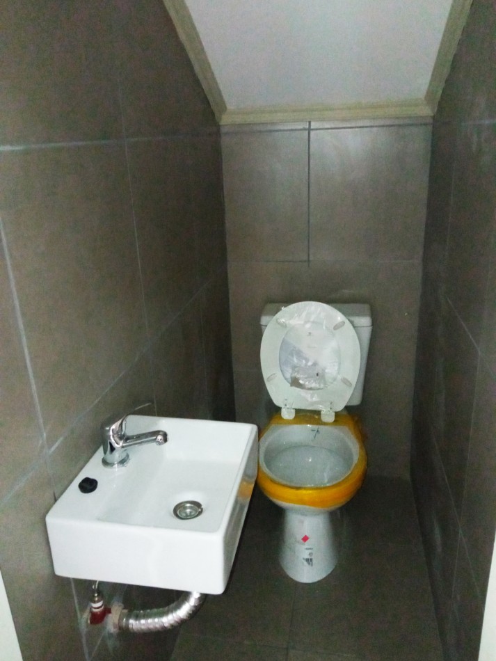 Es APTO CREDITO.Vendo Duplex a estrenar, espacioso estar comedor, cocina amoblada, patio exclusivo, cochera.