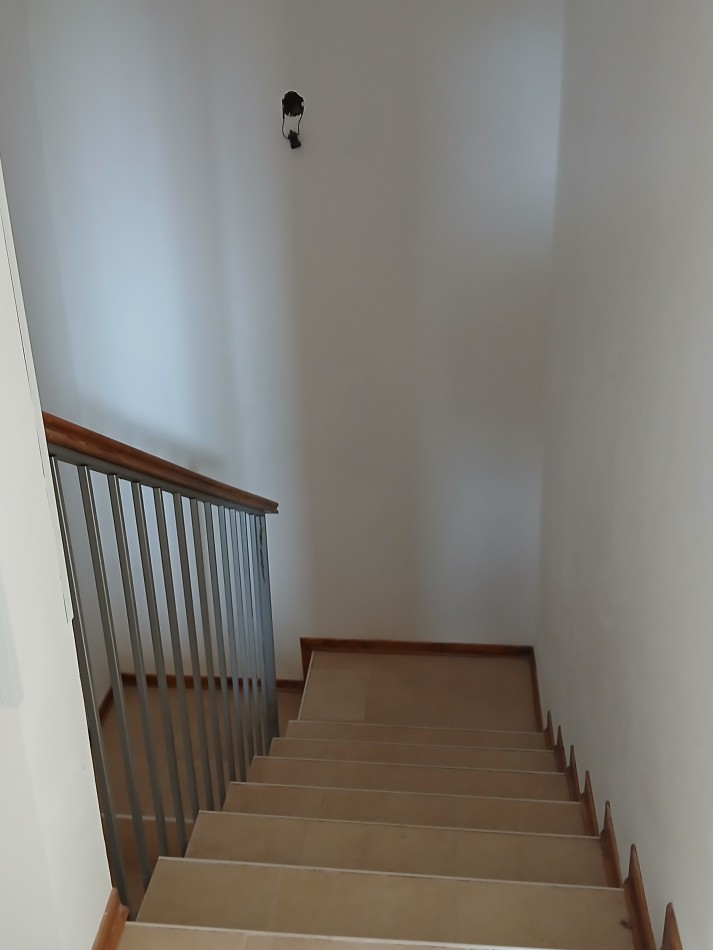 Es APTO CREDITO.Vendo Duplex a estrenar, espacioso estar comedor, cocina amoblada, patio exclusivo, cochera.