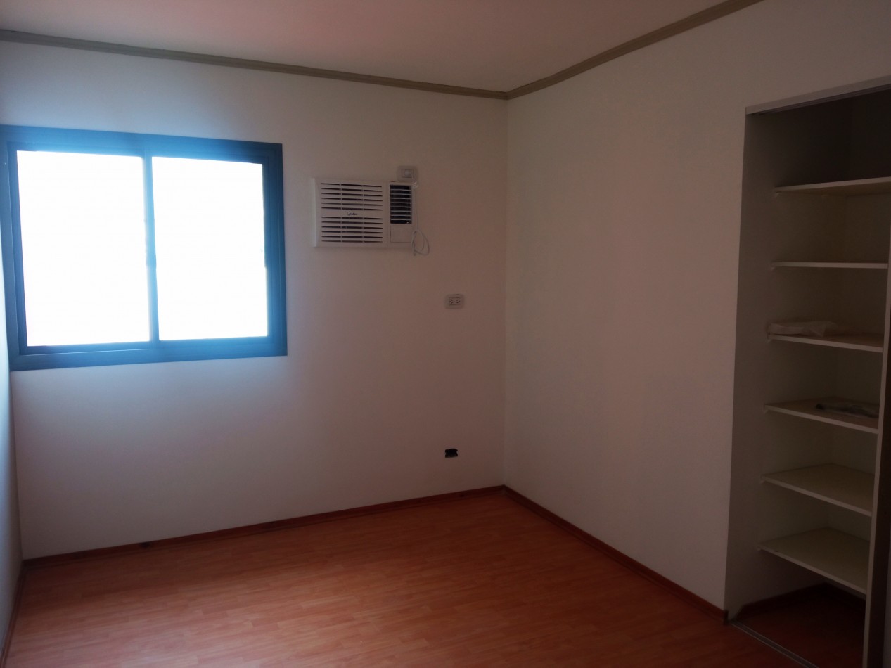 Es APTO CREDITO. A estrenar impecable espacioso Duplex con patio independiente, cerrado, cochera.