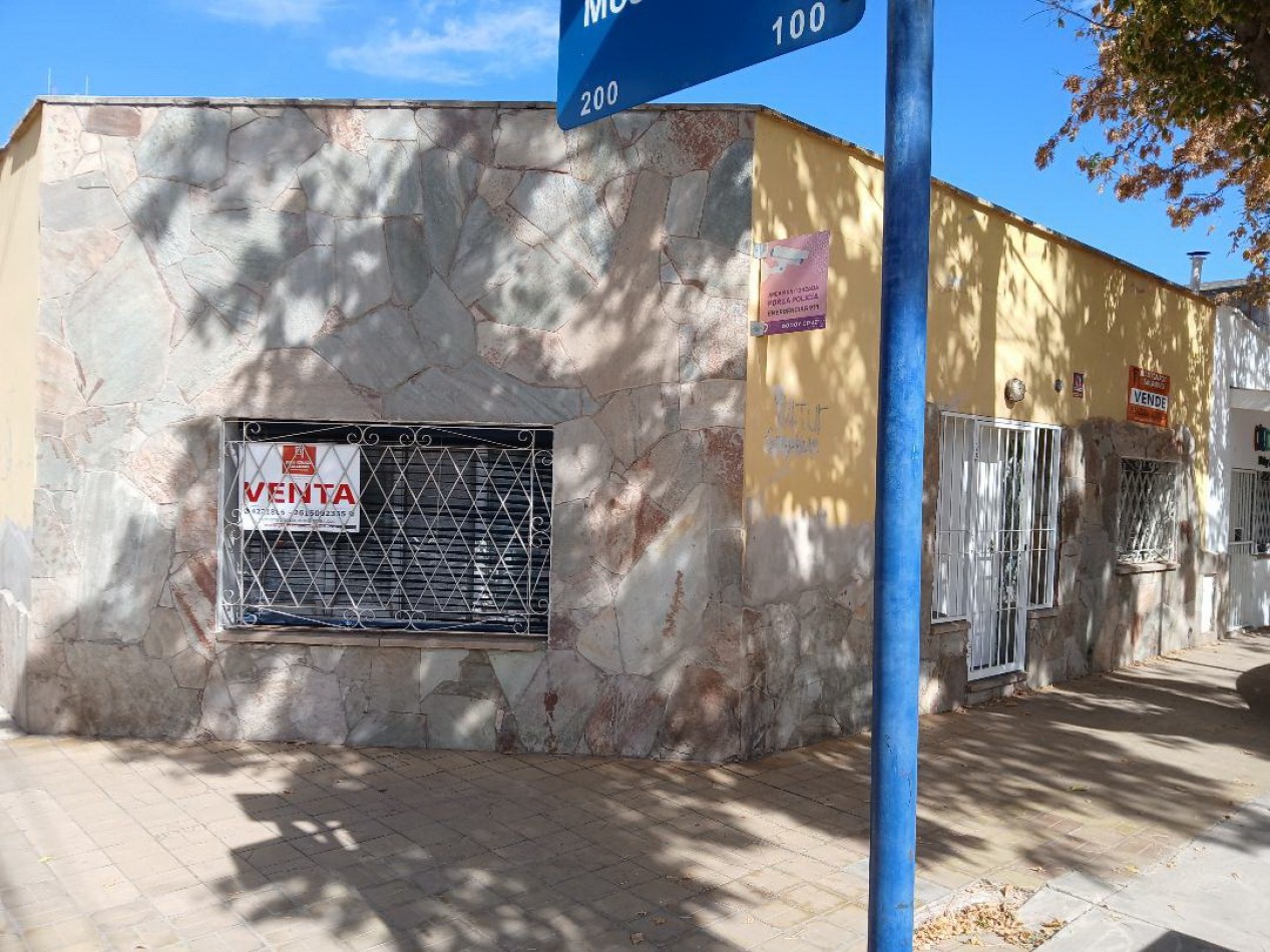 Es APTA CREDITO. Inmejorable ubicacion casa esquina Lavalle frente Ciclovia 