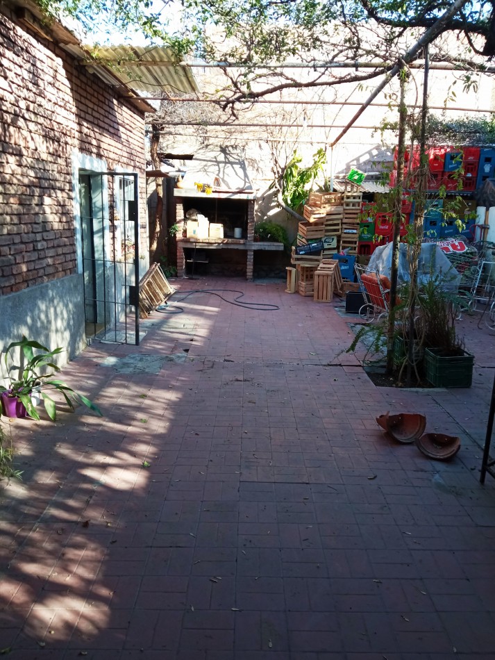 Es APTA CREDITO. Inmejorable ubicacion casa esquina Lavalle frente Ciclovia 