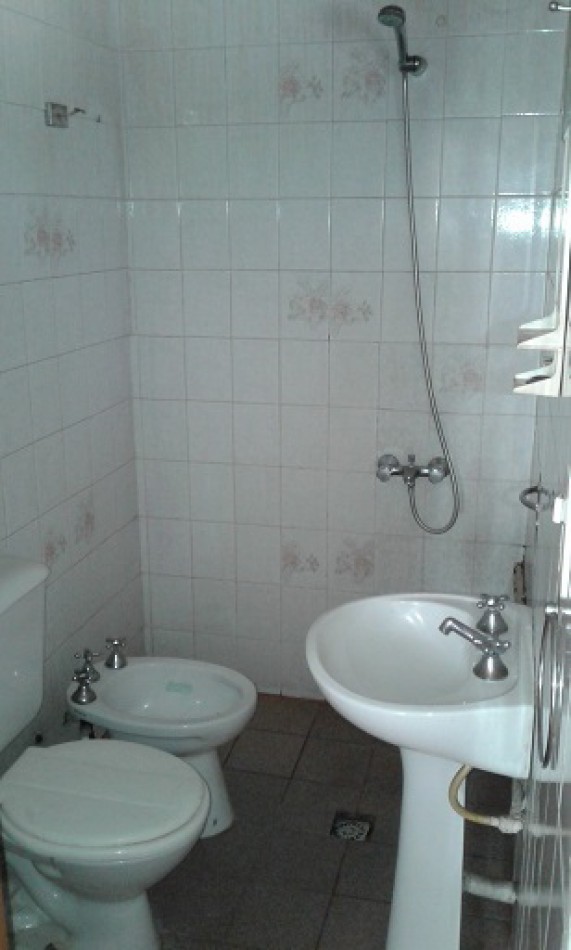Es APTA CREDITO.Espetacular ubicacion y conexion de casa esquina excelente entorno