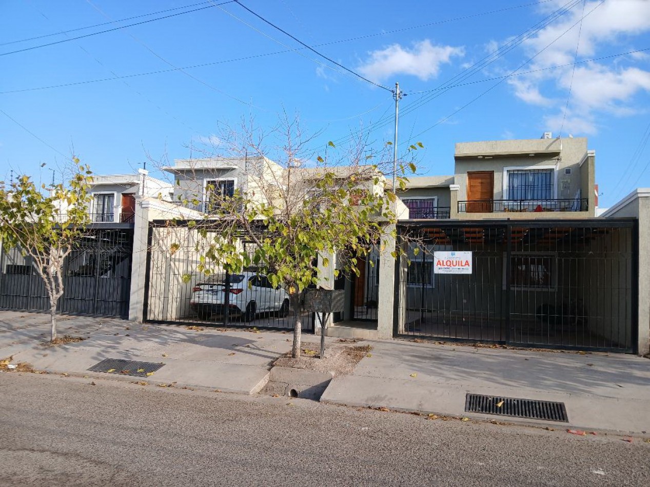 Alquilo departamento planta baja. Estar comedor cocina amoblada, 2 dormitorios con cochera techada.