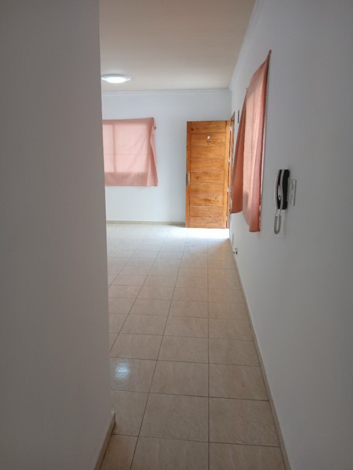 Alquilo departamento planta baja. Estar comedor cocina amoblada, 2 dormitorios con cochera techada.