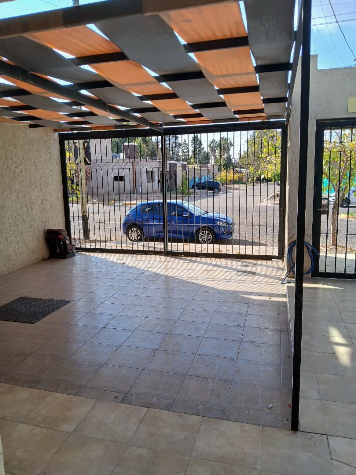 Alquilo departamento planta baja. Estar comedor cocina amoblada, 2 dormitorios con cochera techada.
