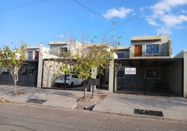 Alquilo departamento planta baja. Estar comedor cocina amoblada, 2 dormitorios con cochera techada.